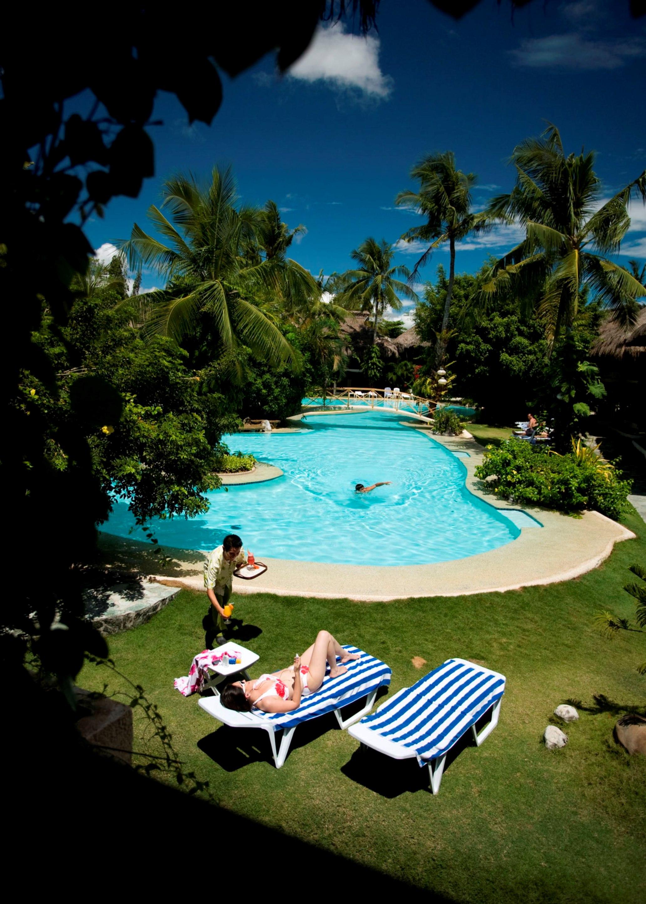 Bluewater Maribago Beach Resort Île de Mactan Extérieur photo