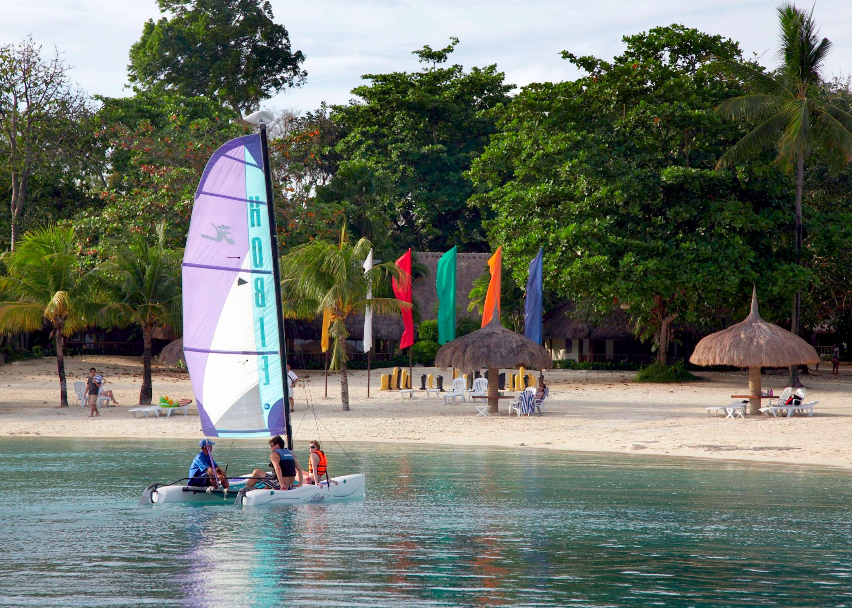 Bluewater Maribago Beach Resort Île de Mactan Extérieur photo